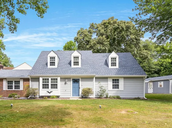 2711 Sprague Dr, Waldorf, MD 20601