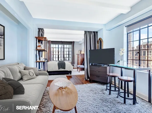 320 East 42nd Street image 1 of 25