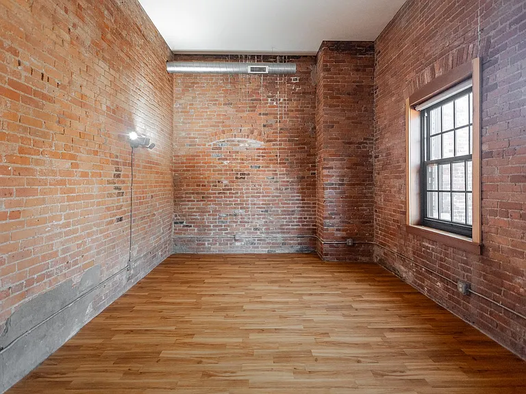 The Lofts at New Amsterdam — Photo 11