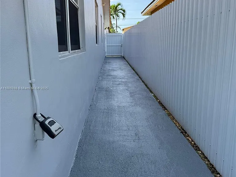 2943 SW 36th Ave #STUDIO — Photo 8