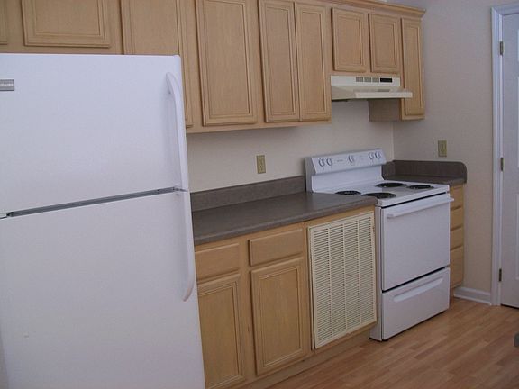 3rd image of 3680 Snapps Ferry Rd