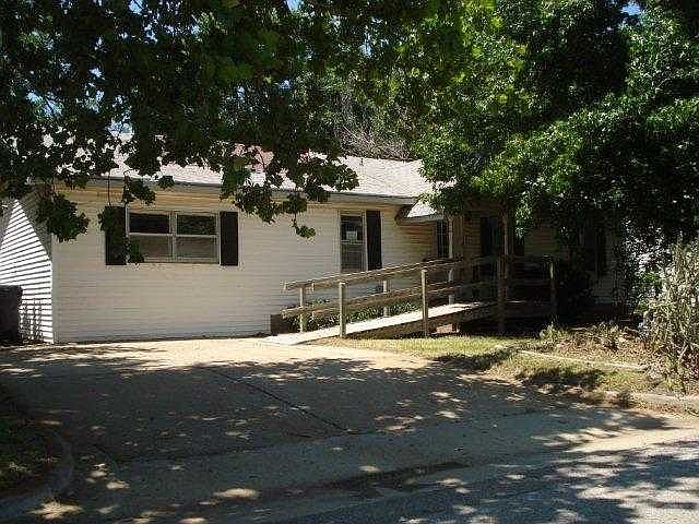 1st image of 2409 N Moulton Dr