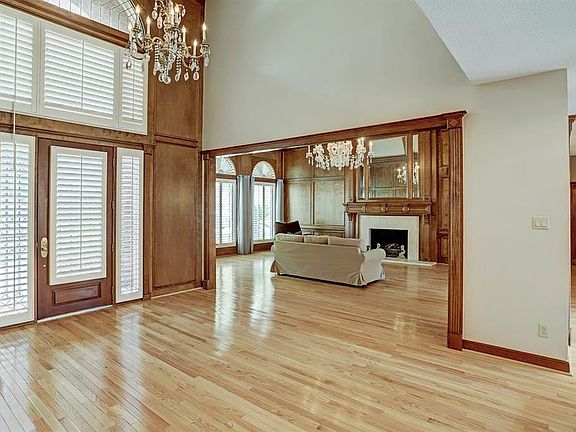 A Soaring Ceiling will greet your guests in the Foyer.