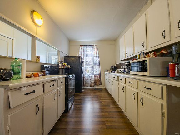 4th image of 331 Poplar St