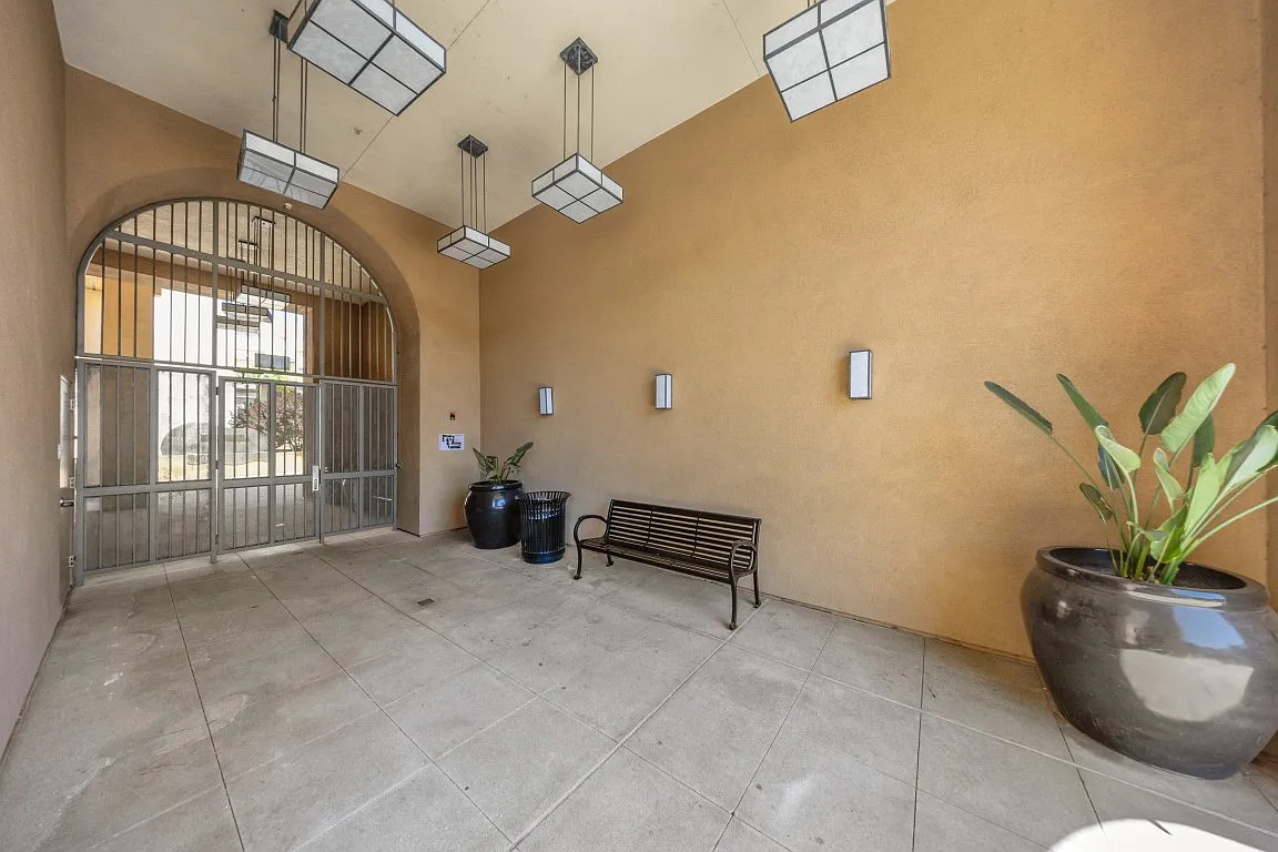 E Commonwealth Ave, Alhambra — Photo 3