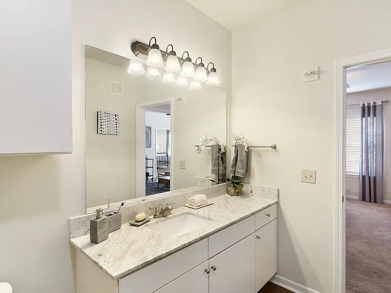 Landing at Willow Bayou Apartment Homes — Photo 5