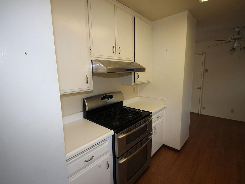 2nd image of 415 Mistletoe St