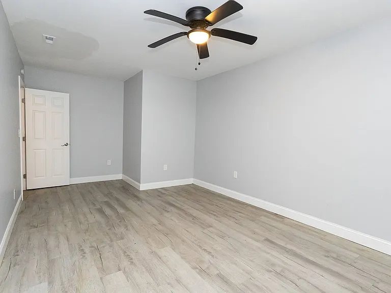 405 Dempsey Ln — Photo 21