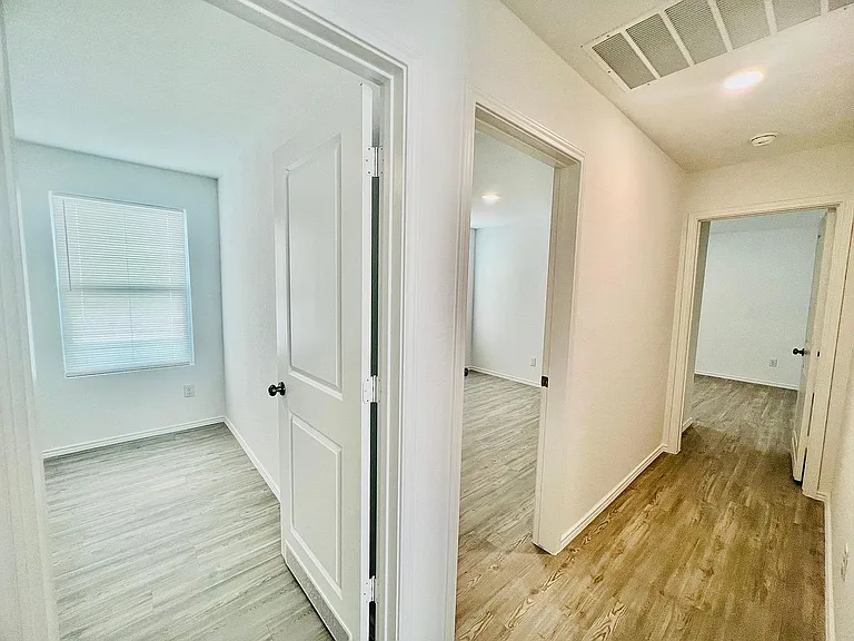 2906 Millikan Dr — Photo 16