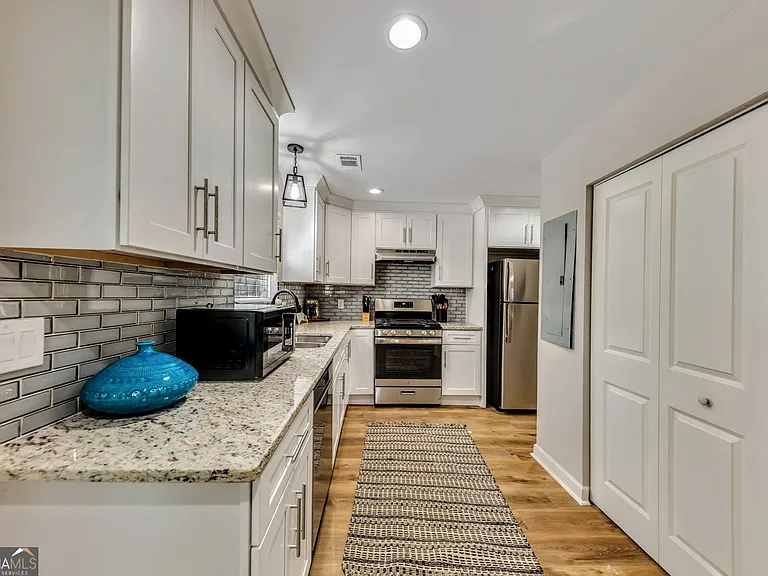 1018 Falling Valley Ct SE — Photo 5