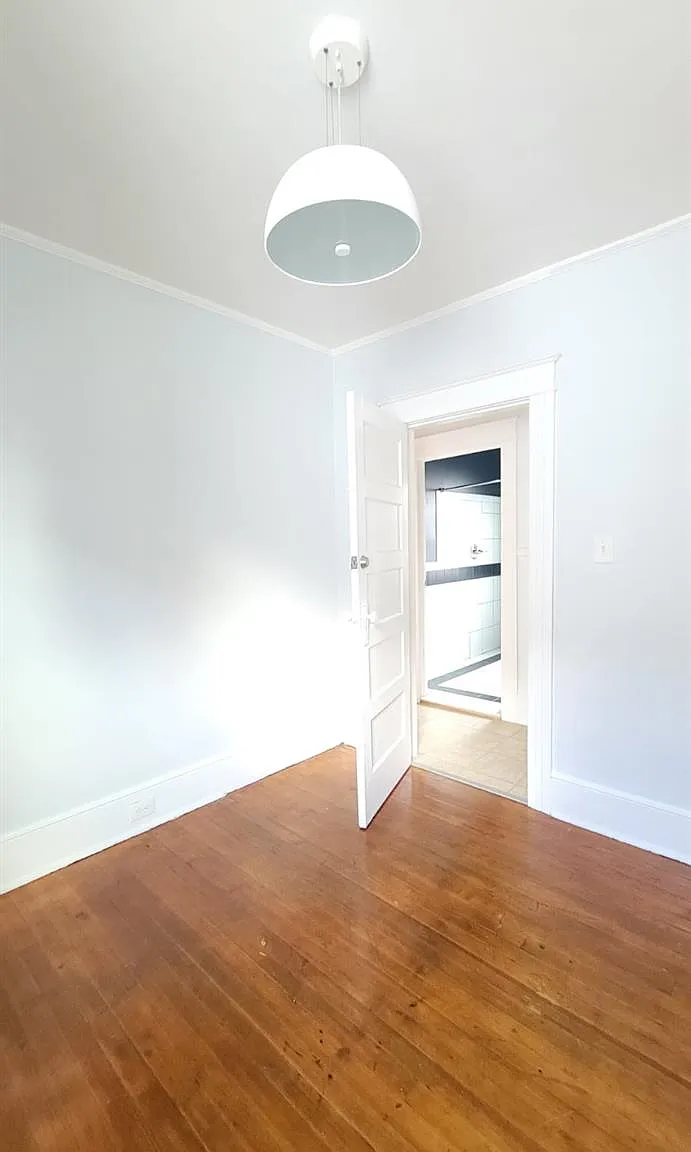 3 bed, 1.0 bath, 990 sqft, $2,000 — Photo 2
