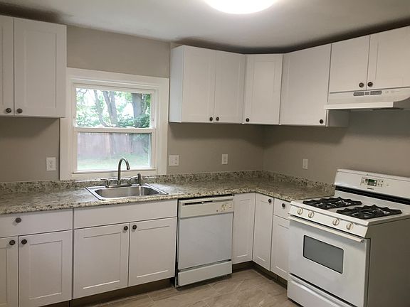 4th image of 23315 Tawas Ave