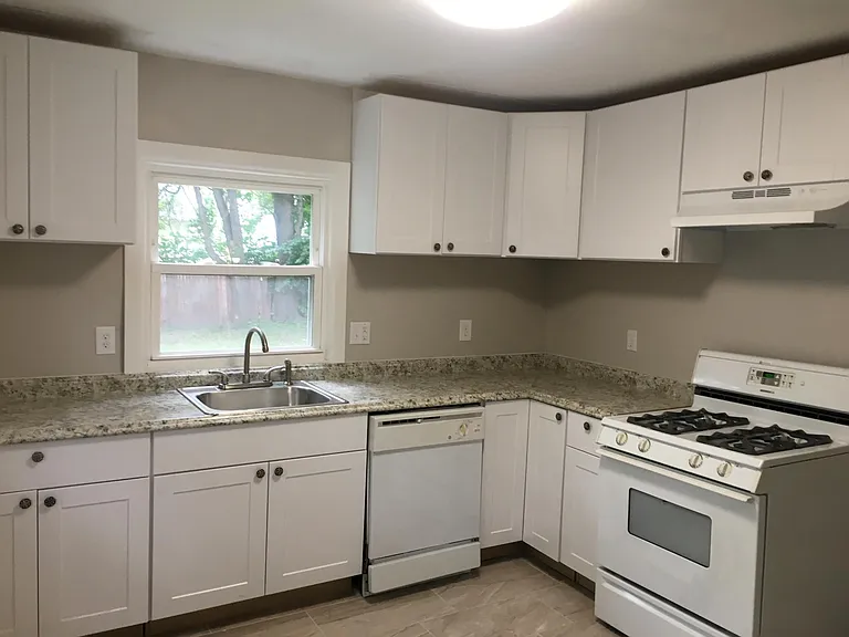 23315 Tawas Ave — Photo 4