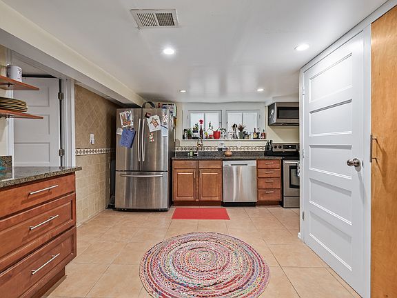 5th image of 1414 Tennyson St #B