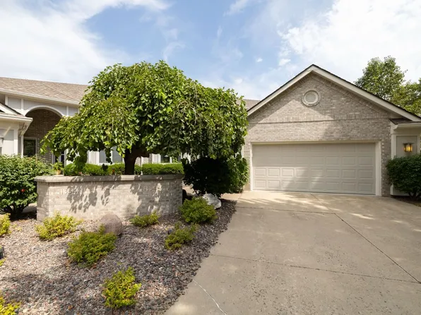 13545 Village Ct, Clive, IA 50325