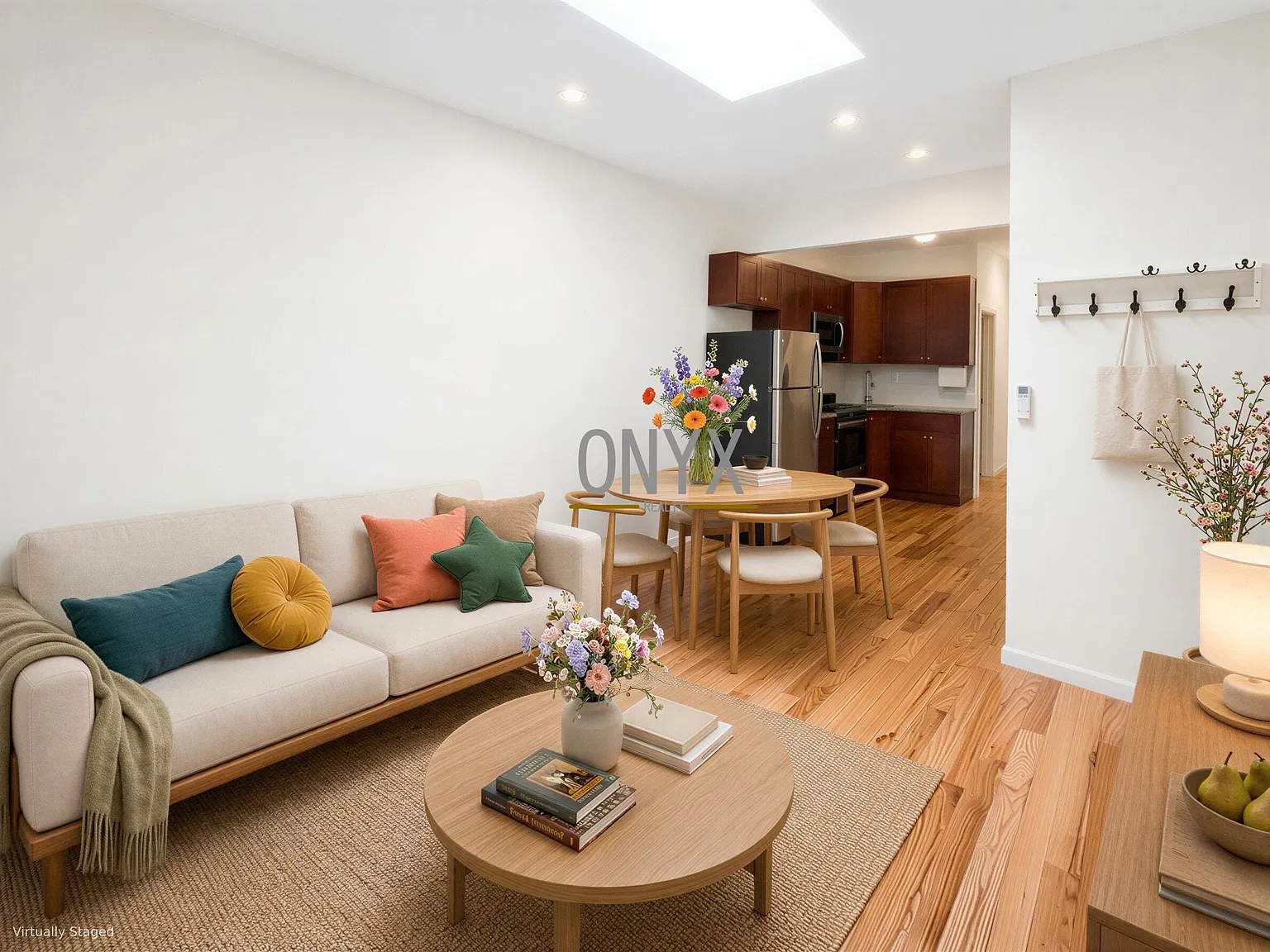 3 bed, 1.5 bath, 950 sqft, $3,099 — Photo 1