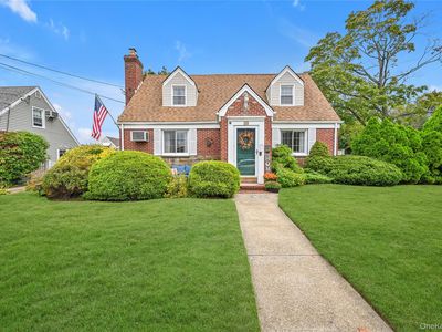 39 Morris Parkway, Valley Stream, NY, 11580