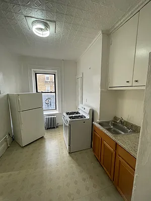 Rented by City Express Realty & Management Corp | media 8