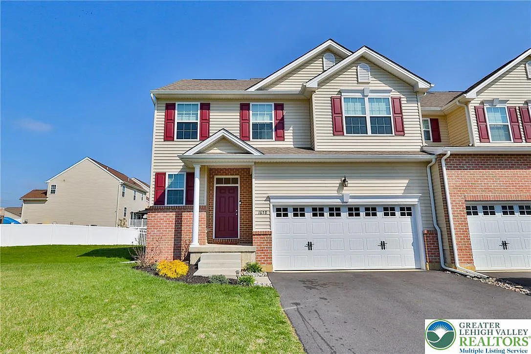 1658 Charley Ln photo 1