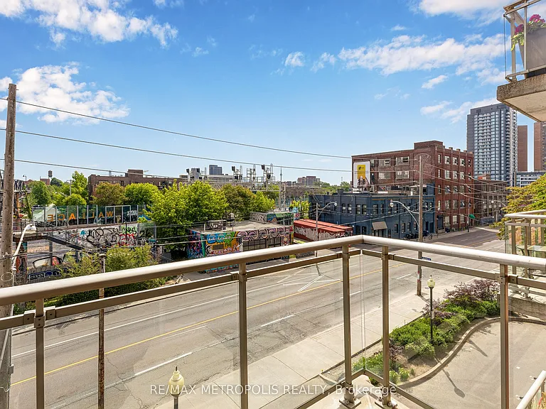 2495 Dundas St W #412 — Photo 16