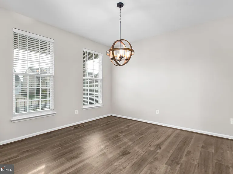 930 Forsythia Ln — Photo 8