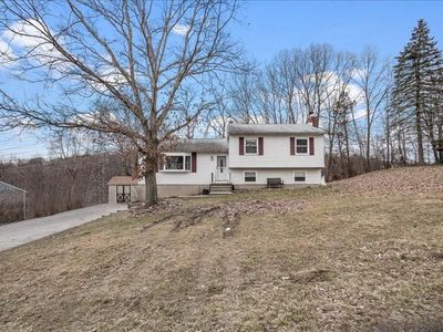 40 Mandalay Drive, Poughkeepsie, NY, 12603