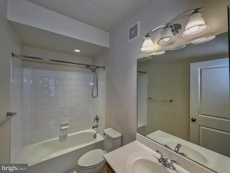 23542 Buckland Farm Ter — Photo 21