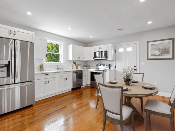 8-8R Elm St #2, Peabody, MA 01960