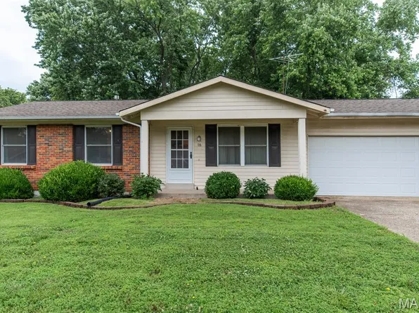 18 Novella Dr, Saint Peters, MO 63376
