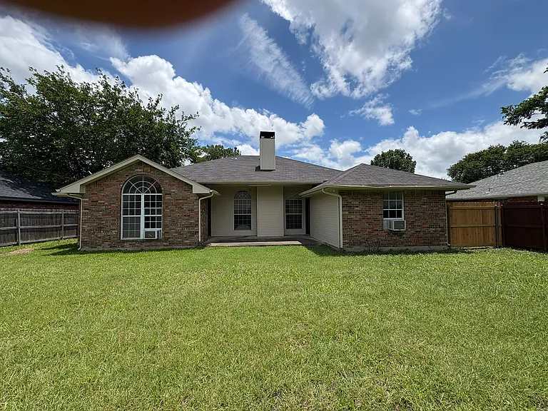 305 Myrtle Ave — Photo 24