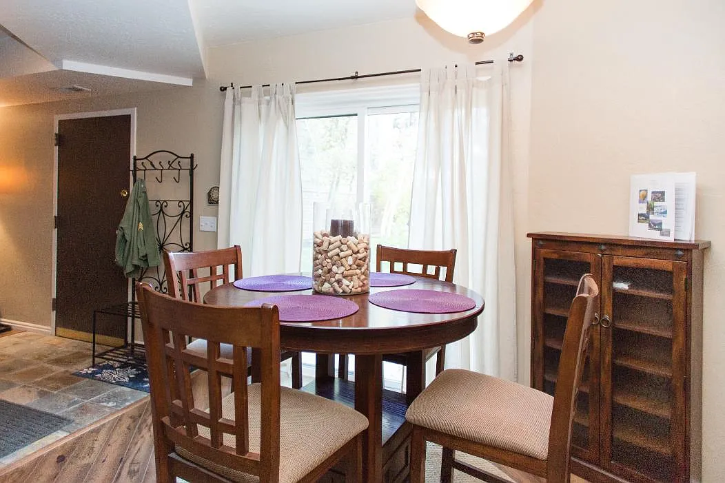 2 bed, 880 sqft, $1,900 — Photo 3