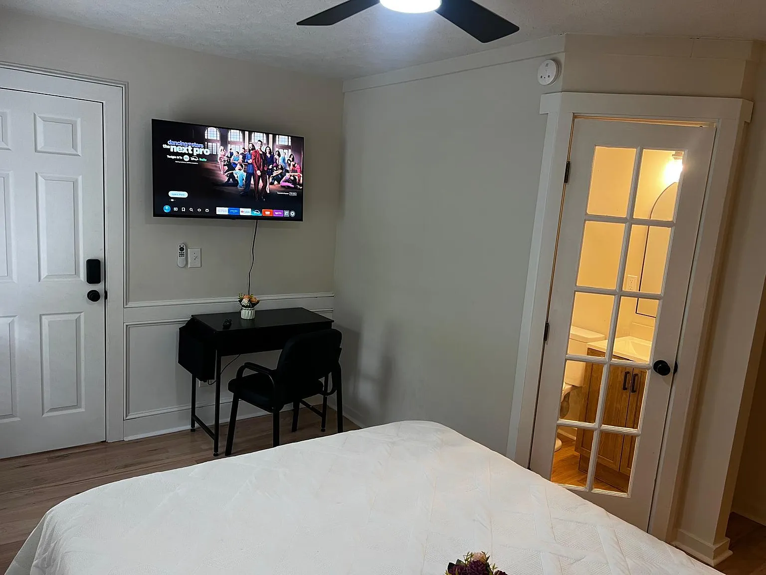 4 bed, 6.0 bath, 2200 sqft, $1,252 — Photo 2