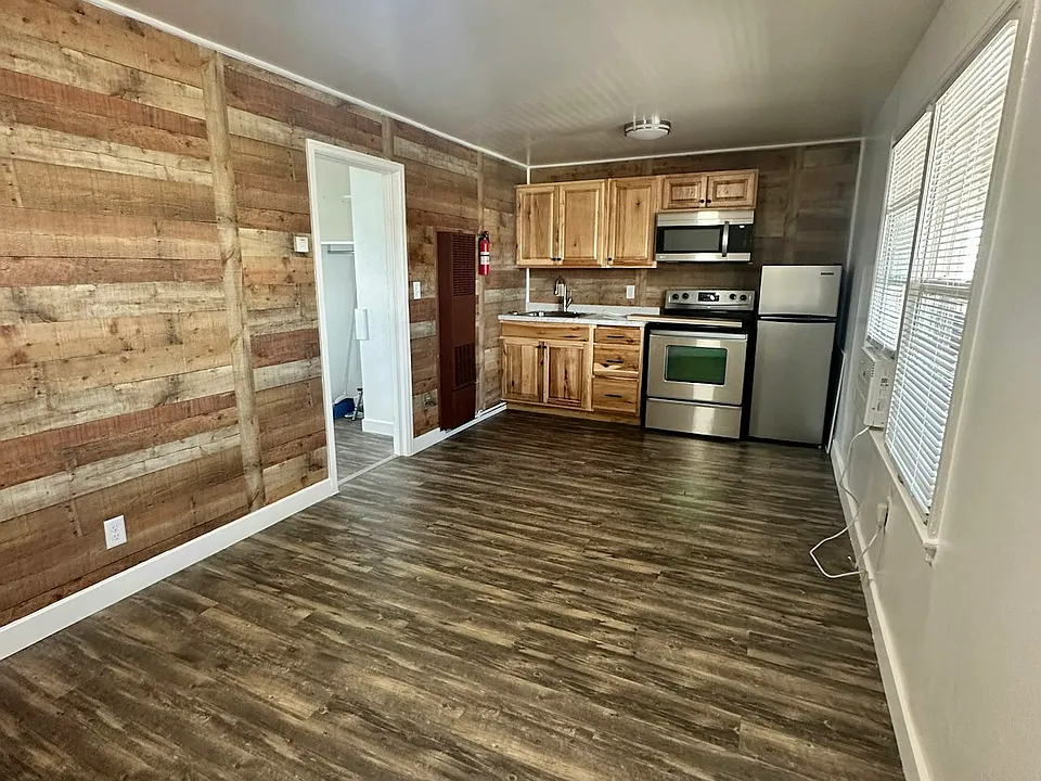 525 E Omaha St #4