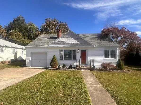 5827 E Pea Ridge Rd, Huntington, WV 25705