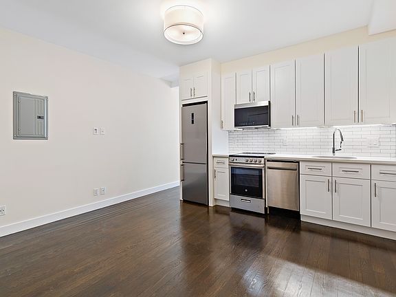 4th image of 245 W 72nd St APT 2A