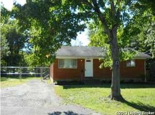 9826 Titan Dr, Louisville, KY 40229
