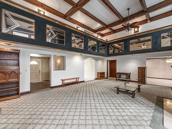 4th image of 5529 Woodcrest Dr