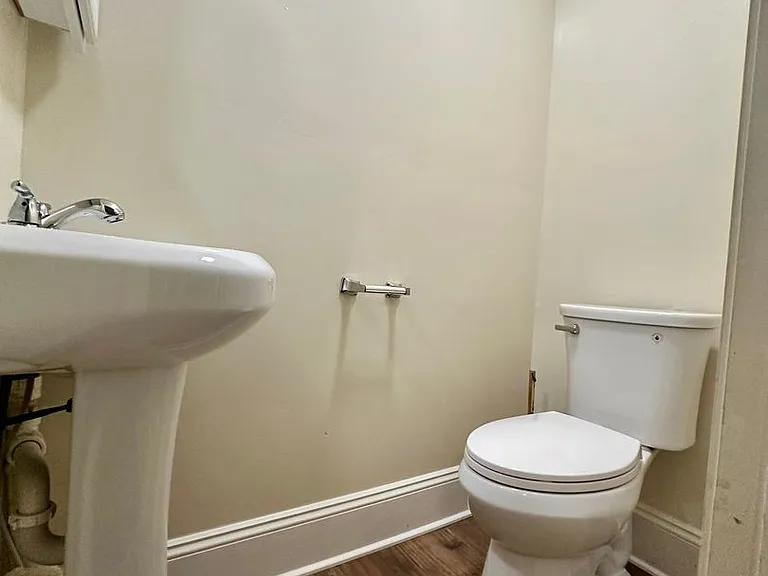 250 Winfield St — Photo 11