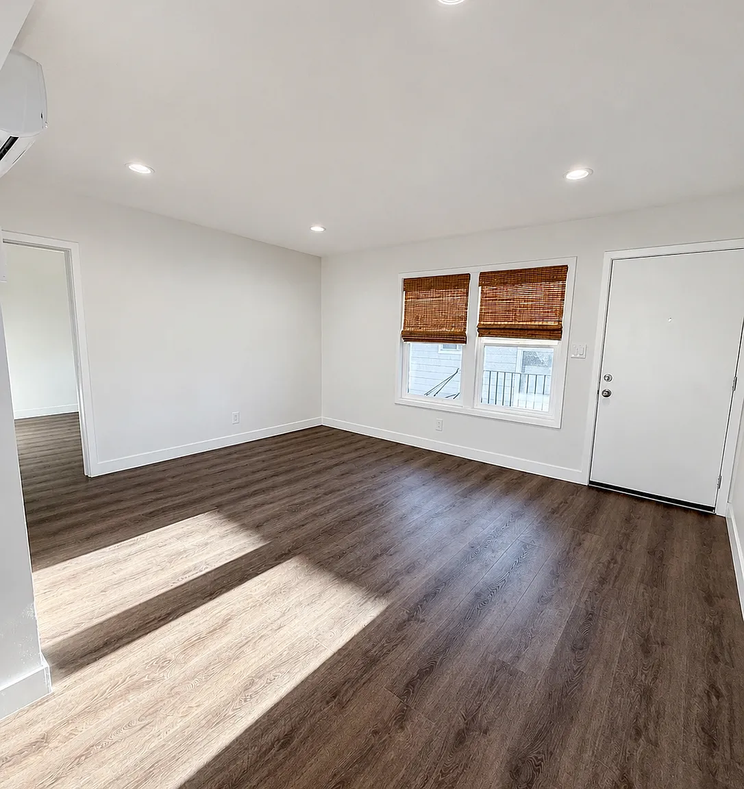 2 bed, 700 sqft, $2,595 — Photo 2