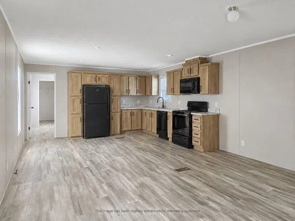 1707 E Blanchard Ave #16, Hutchinson, KS 67501