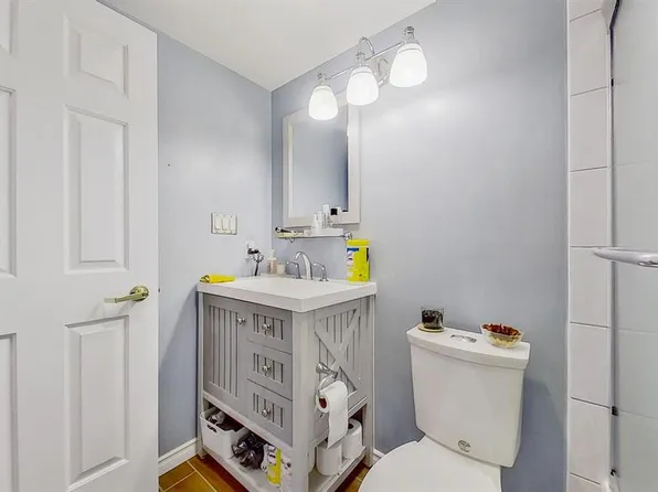 9603 Manchester Dr #17X1, Burnaby, BC V3N 4Y7