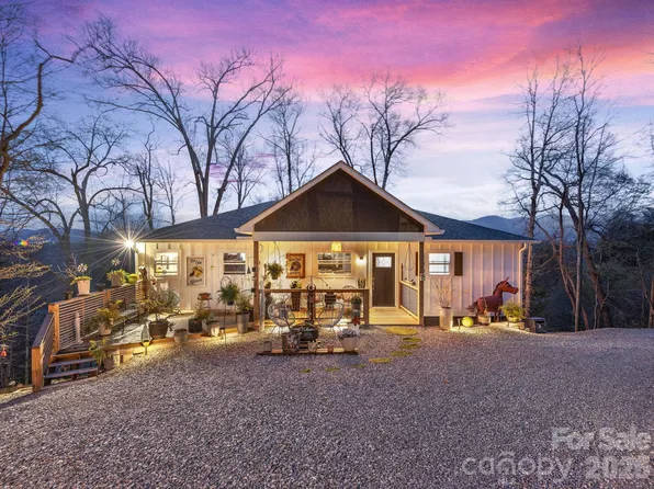 56 Kammerer Dr, Waynesville, NC 28785