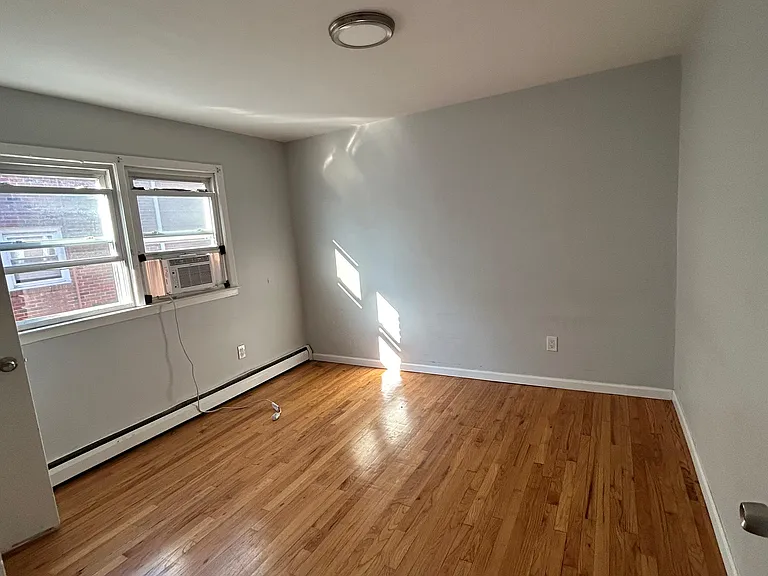 580 Jefferson Ave #J4 — Photo 3