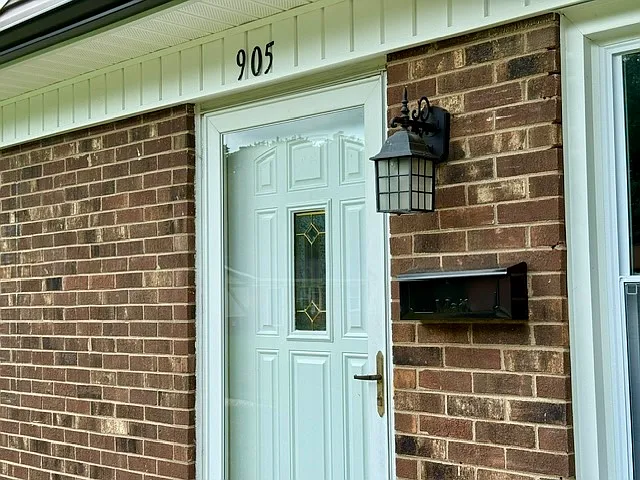 905 Camden Ct — Photo 3