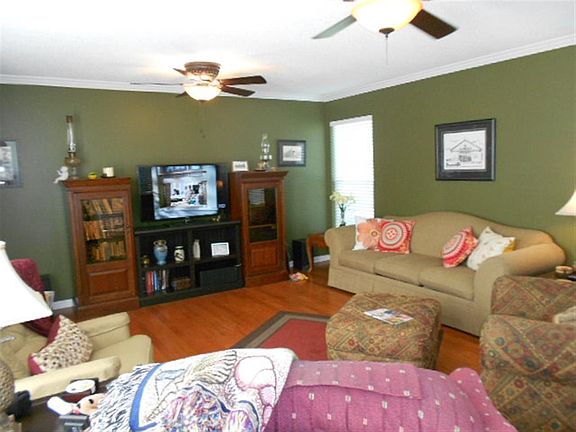 5th image of 119 Esterine Dr