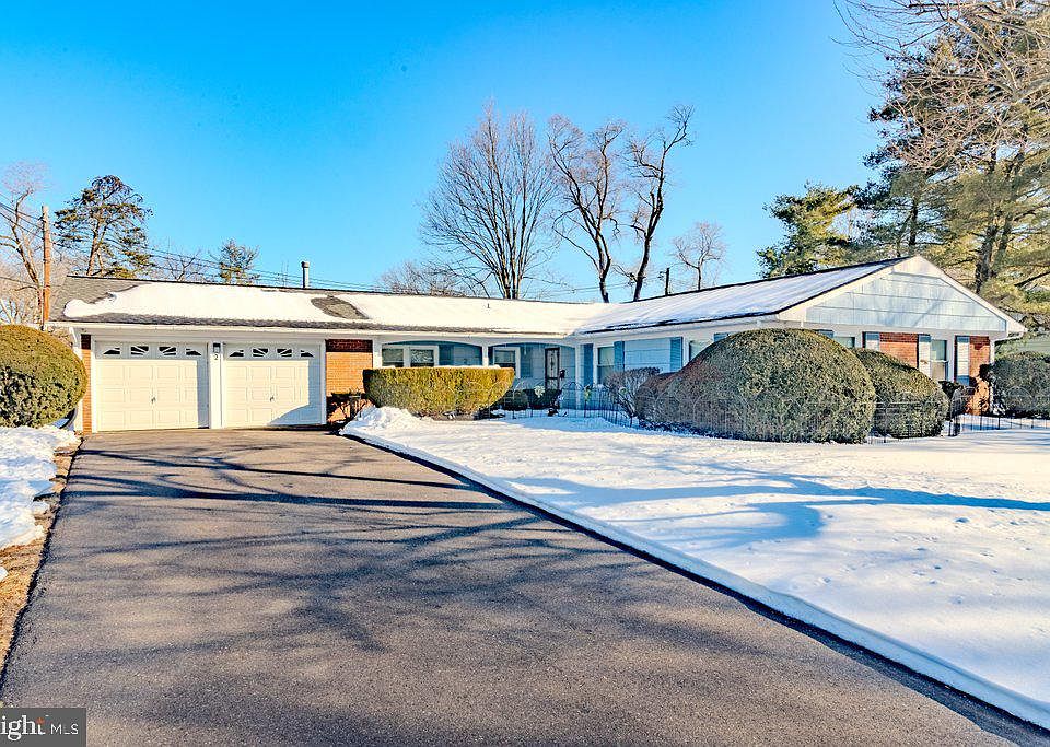 1st image of 2 Creekview Rd