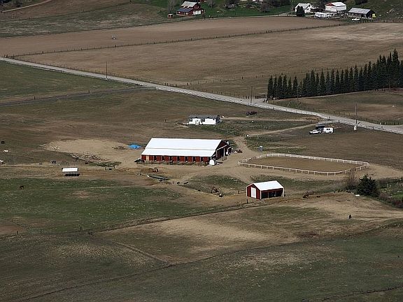20 ac 10800 SF barn w/Arena