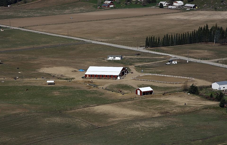 20 ac 10800 SF barn w/Arena