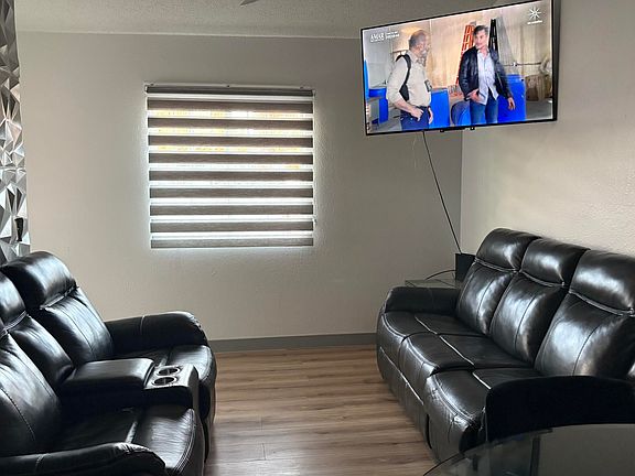 3rd image of 11012 Oasis Dr