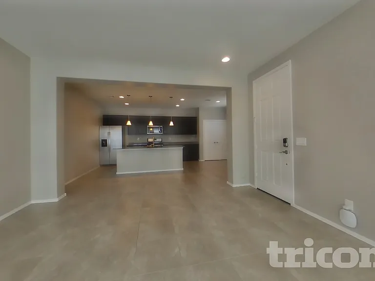 323 N 56th Pl — Photo 3